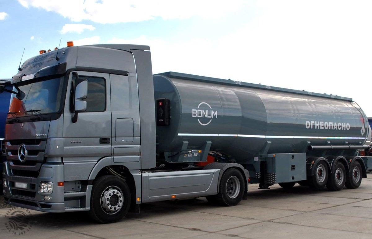 Мерседес Актрос бензовоз