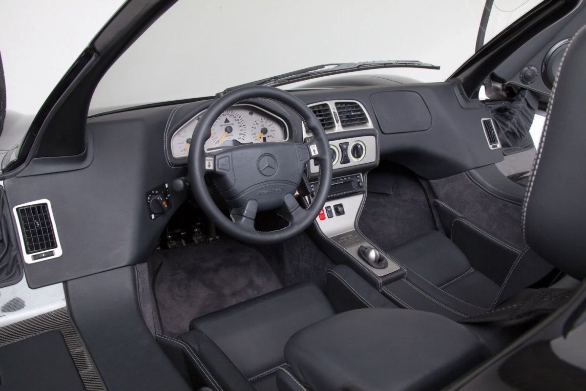 Mercedes-Benz CLK GTR салон