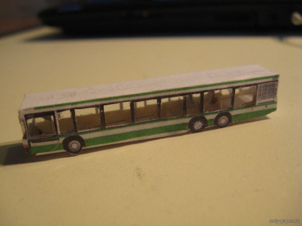 МАЗ 107 бумажная модель