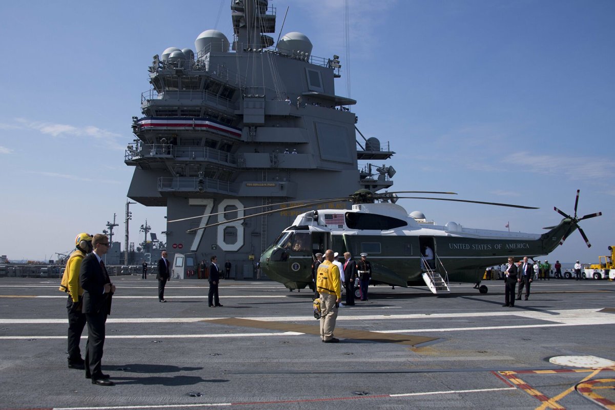 Служба на авианосце США