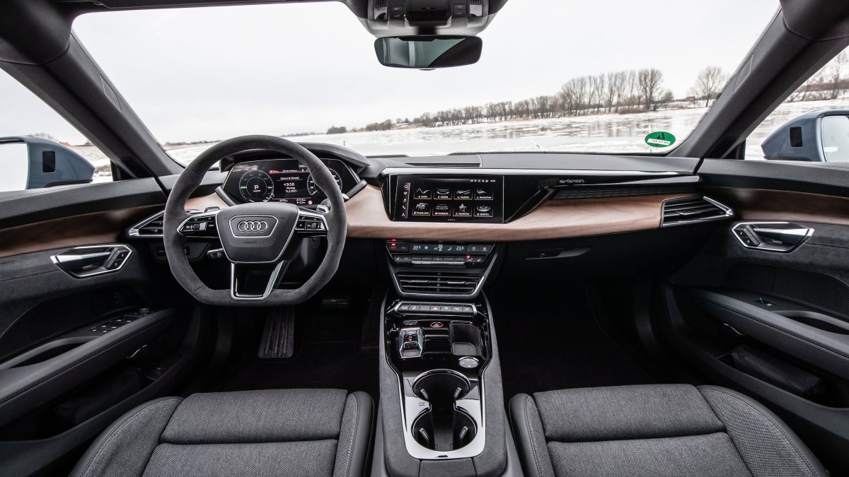 Audi e tron 2021 салон