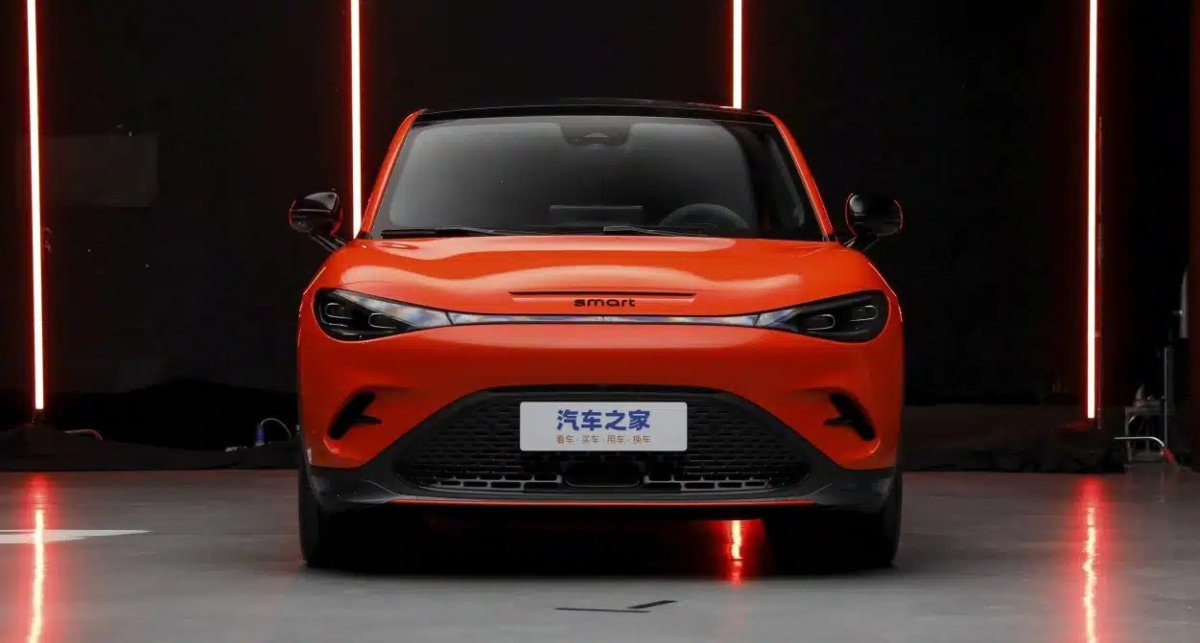 Кроссовер с фарами полосками