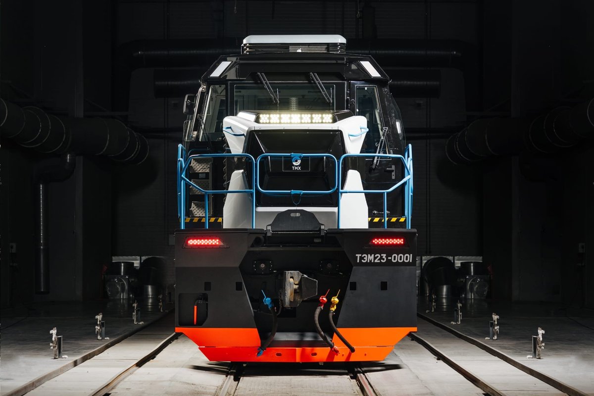 Новый маневровый Локомотив ТЭМ 23