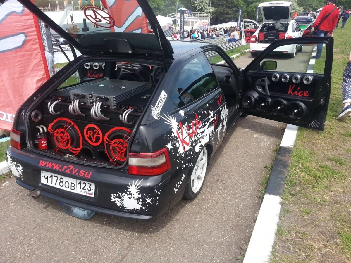 ВАЗ 2112 купе чёрный автозвук