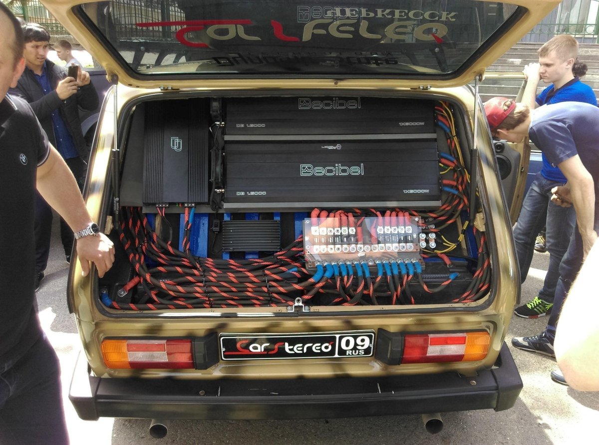 Машина с автозвуком