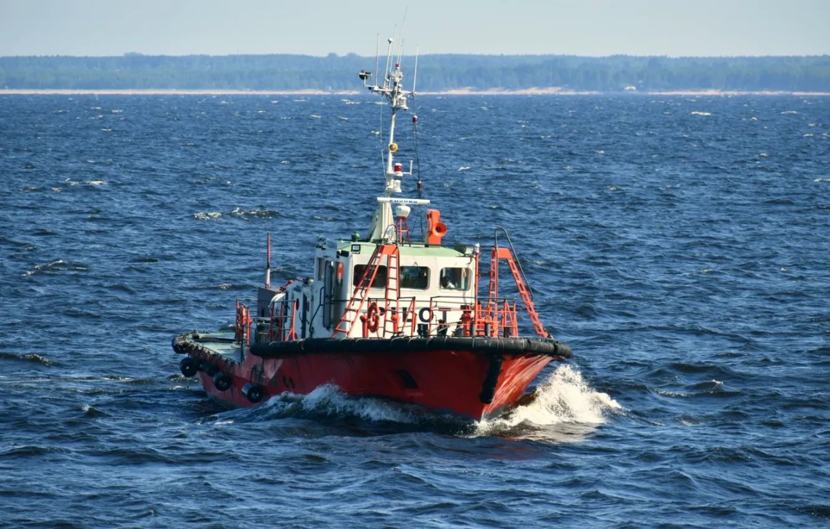 Капитан Черемных лоцманский катер