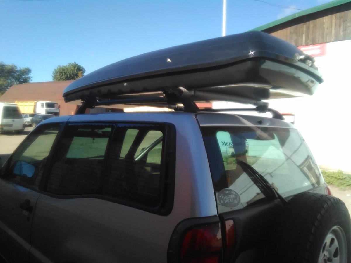 Ниссан Террано с боксом на крыше