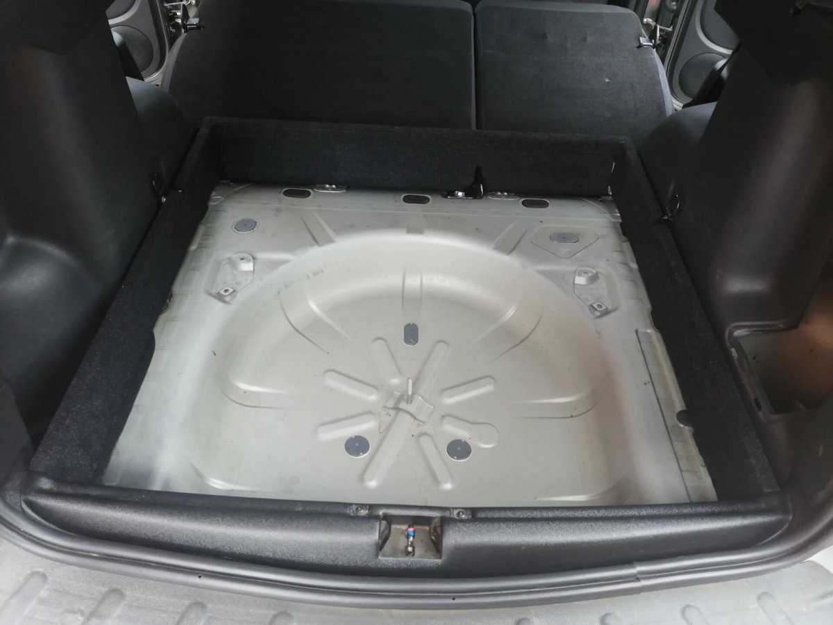 Задняя полка Ниссан Террано 2014