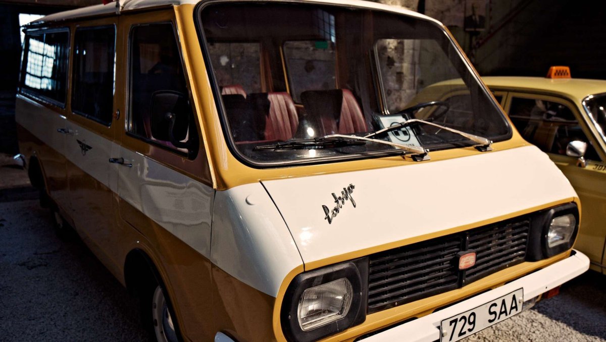 Микроавтобус РАФ 2203 такси