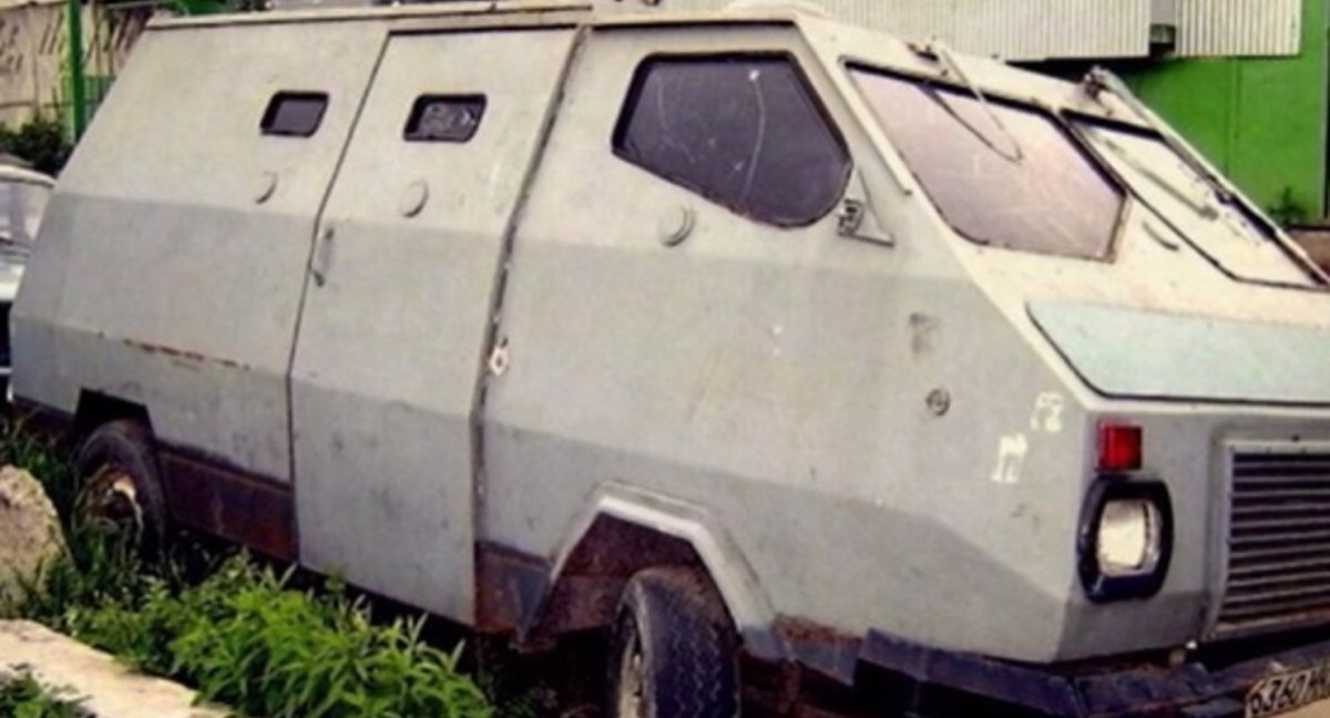 РАФ-2203 инкассаторский броневик
