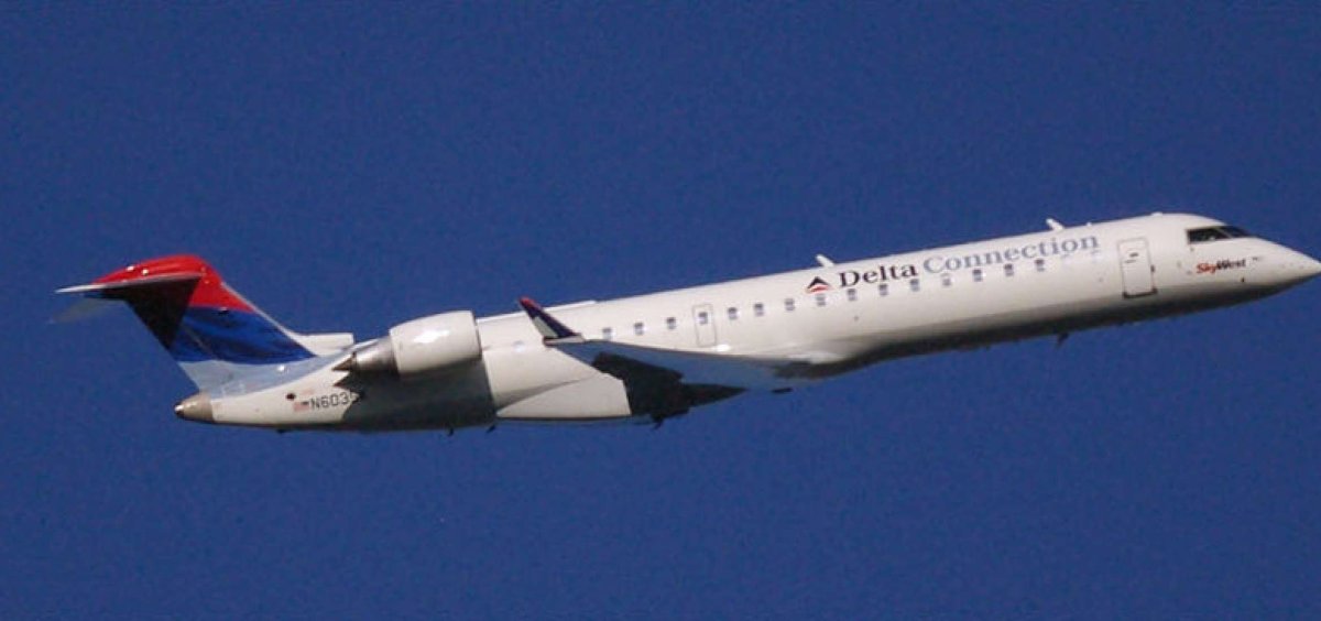 CRJ 700 самолет