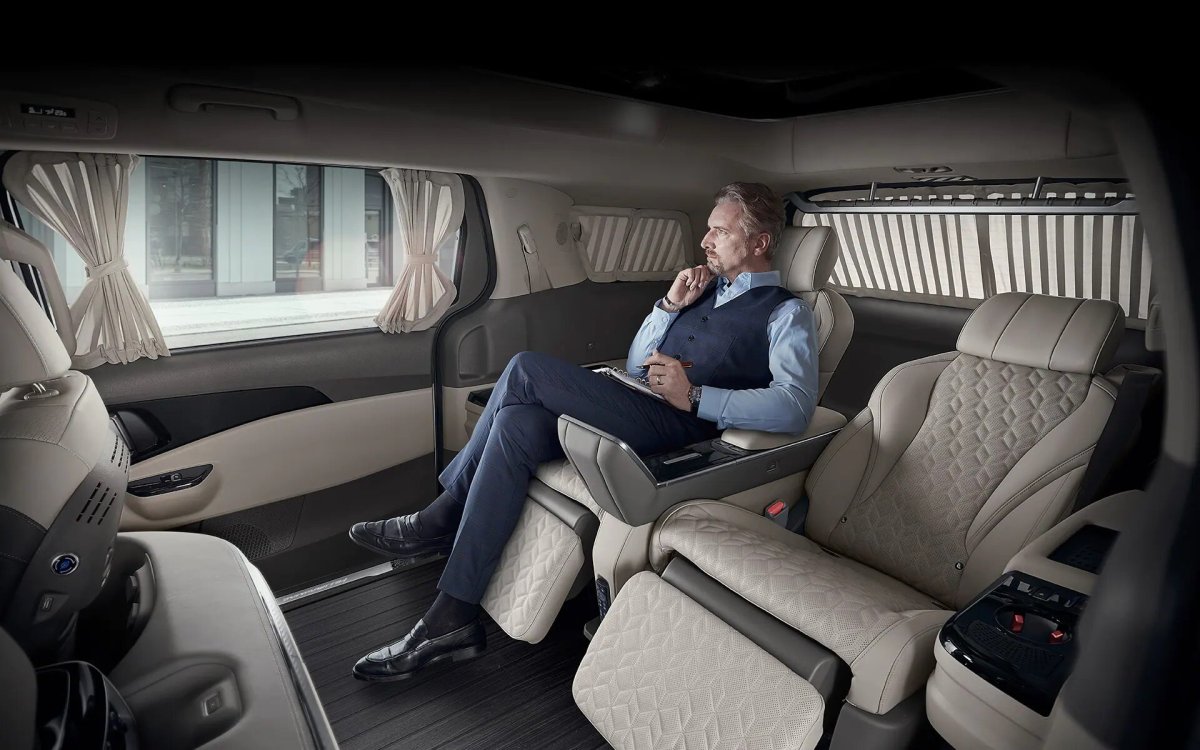 Kia Carnival Hi Limousine