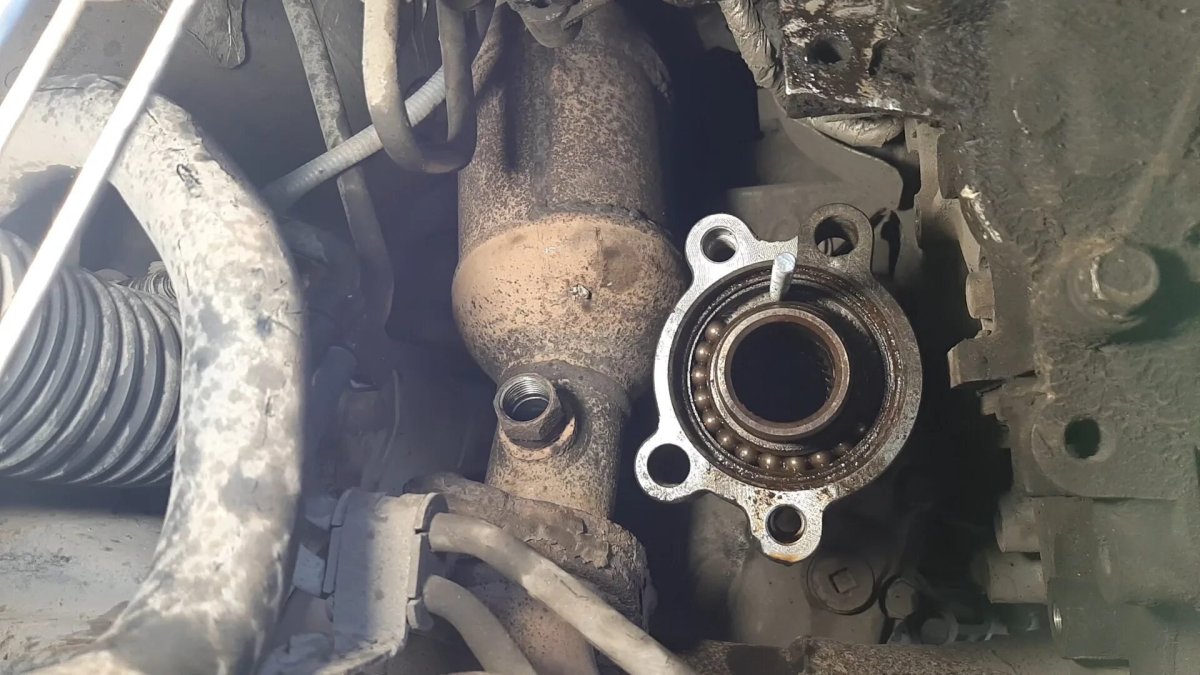 Сальник правого привода Кадиллак СРХ