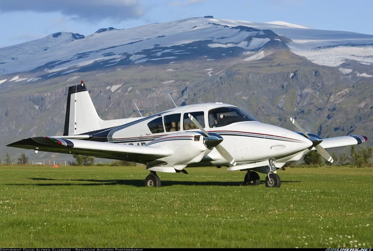 Piper pa-23