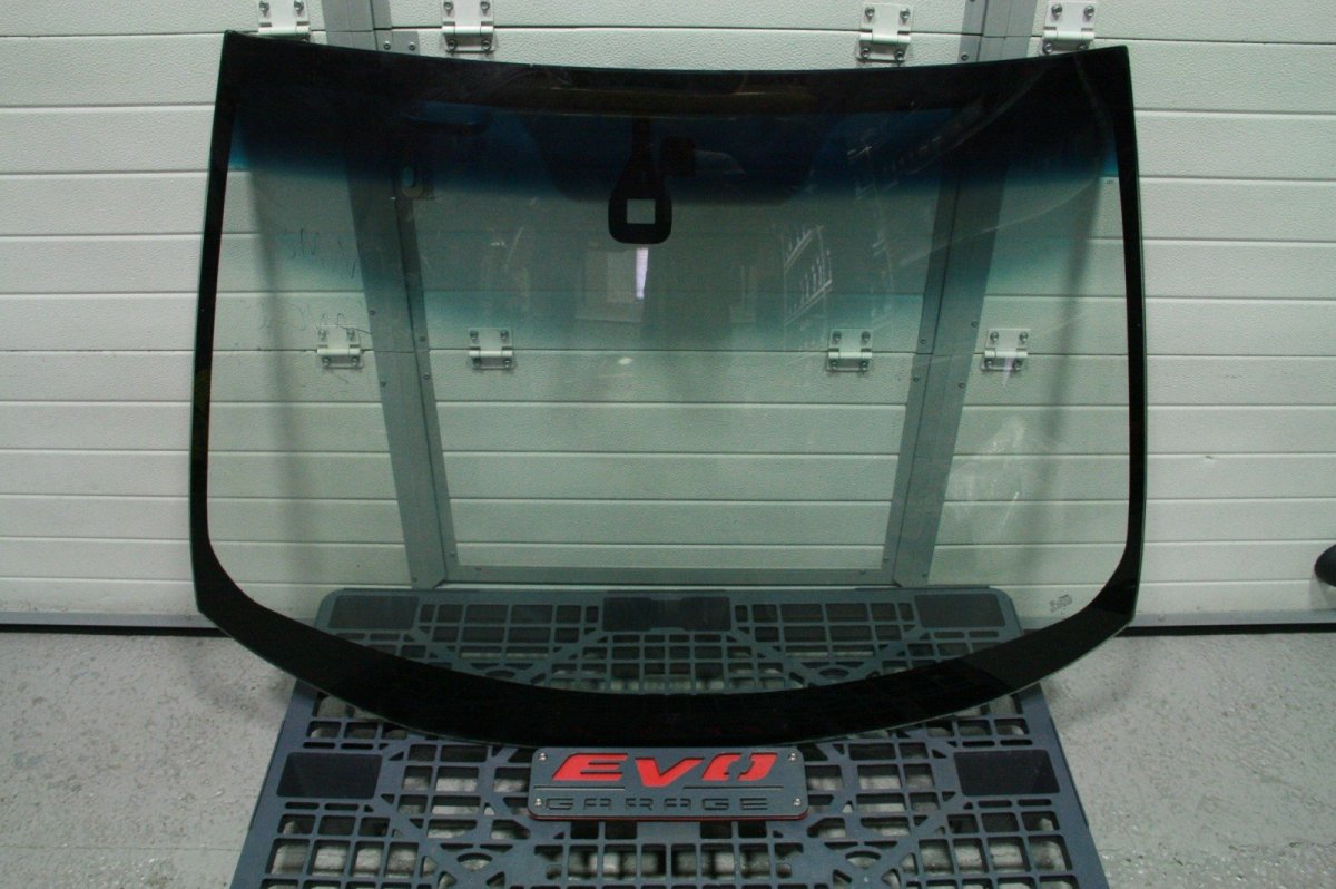 Стекло лобовое Mitsubishi Lancer 10