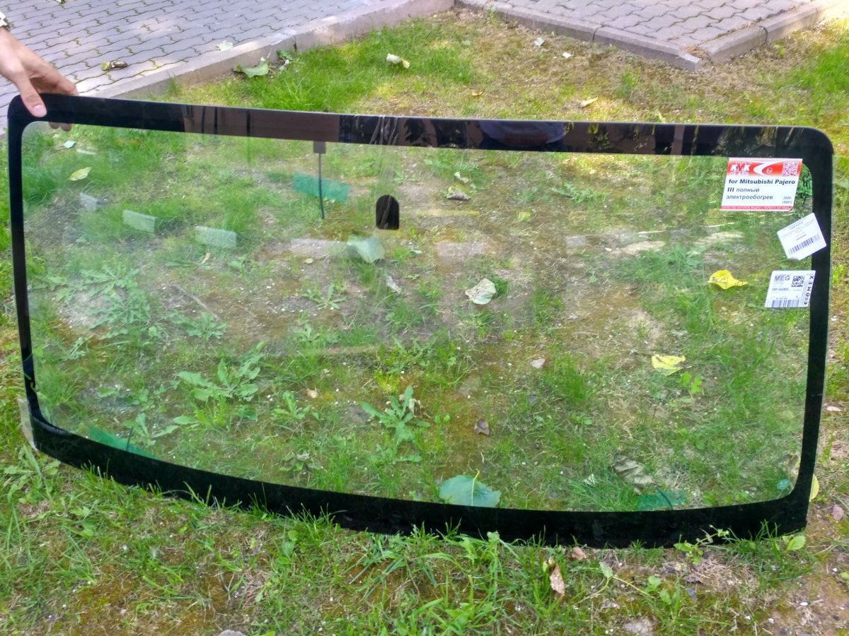 Лобовое стекло Митсубиси Паджеро 4