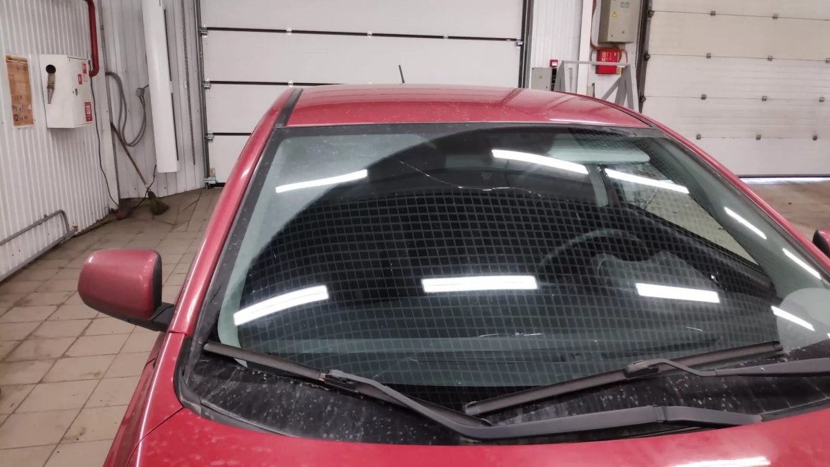 Лобовое стекло на Митсубиси Лансер 9