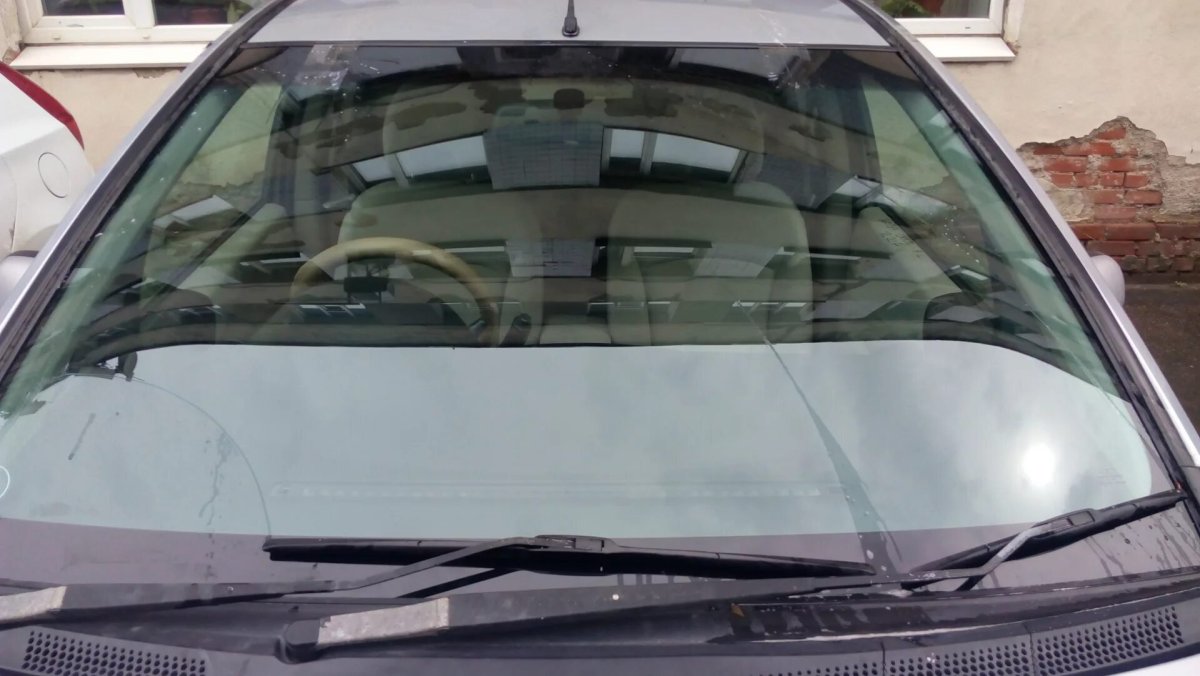 Лобовое стекло Митсубиси Кольт