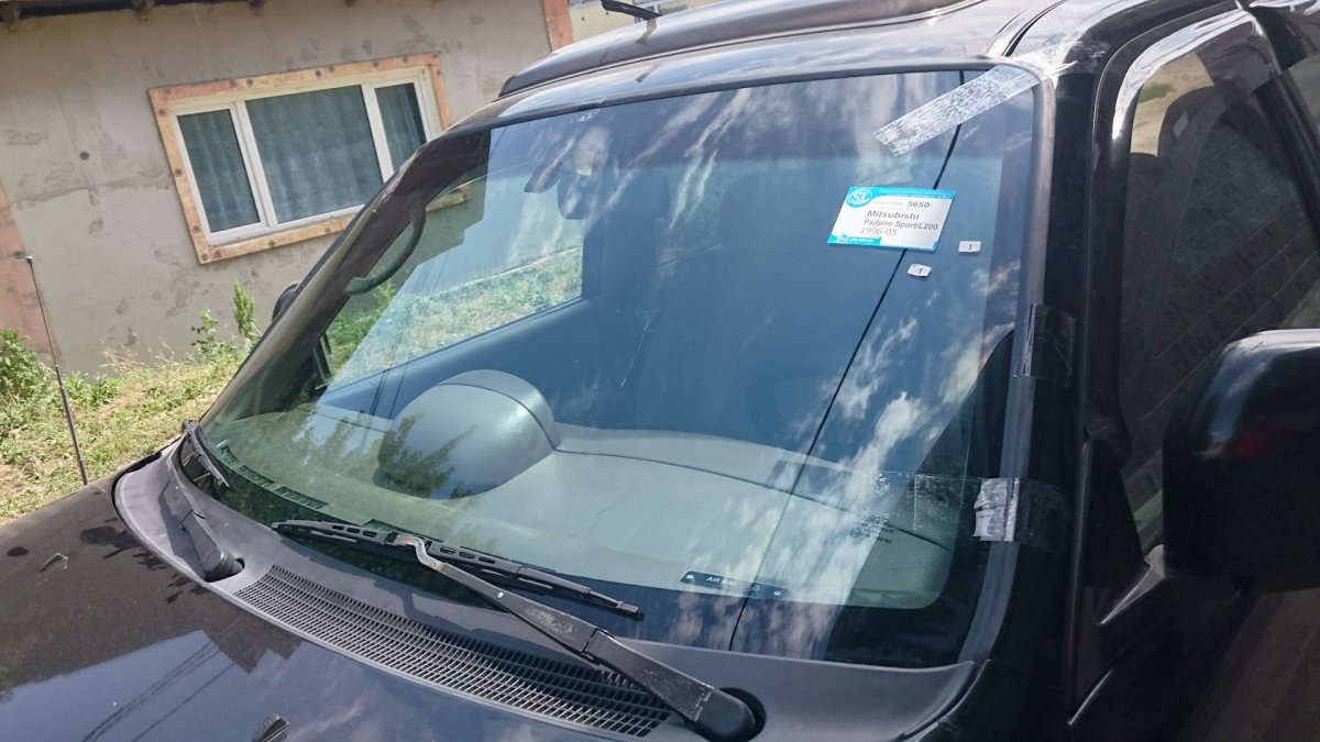 Лобовое стекло на Монтеро спорт