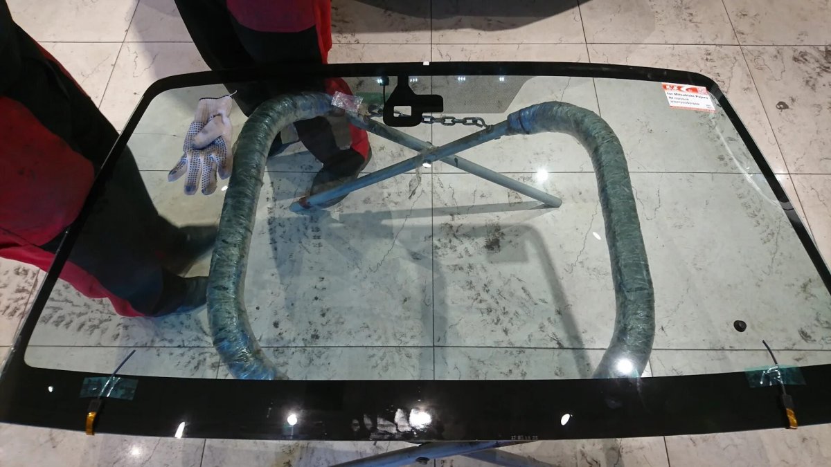 Стекло лобовое с подогревом Паджеро 2