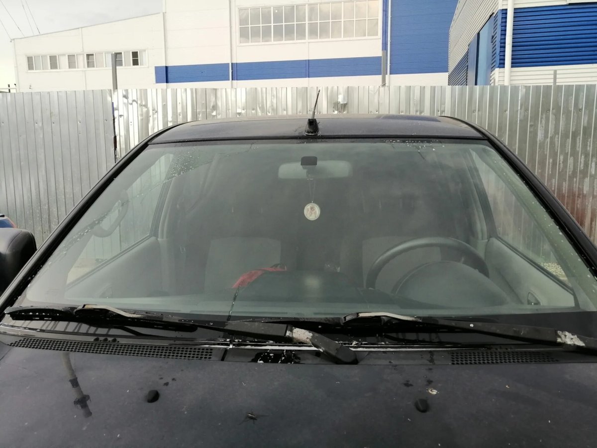 L200 лобовое стекло