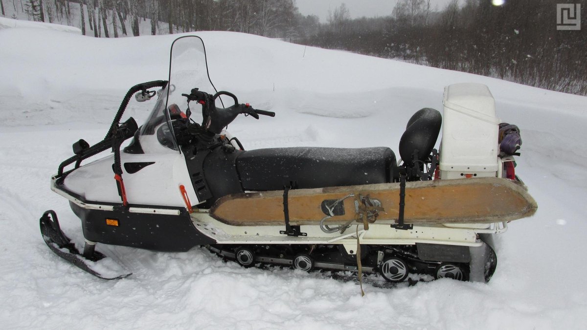 Крепление лыжи на буране