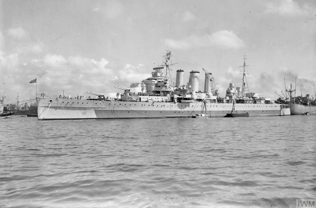 HMS Colombo d89