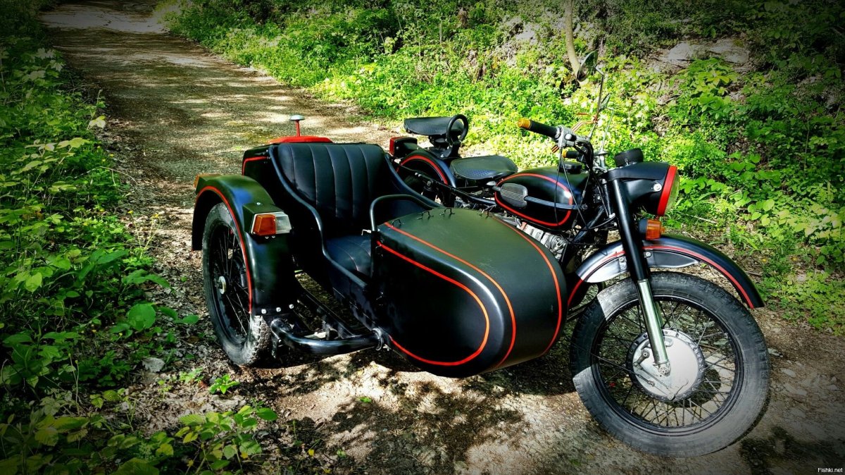 Мотоцикл Урал черно красный