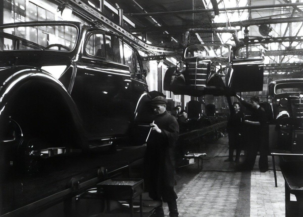 Москвич 401 на конвейере МЗМА