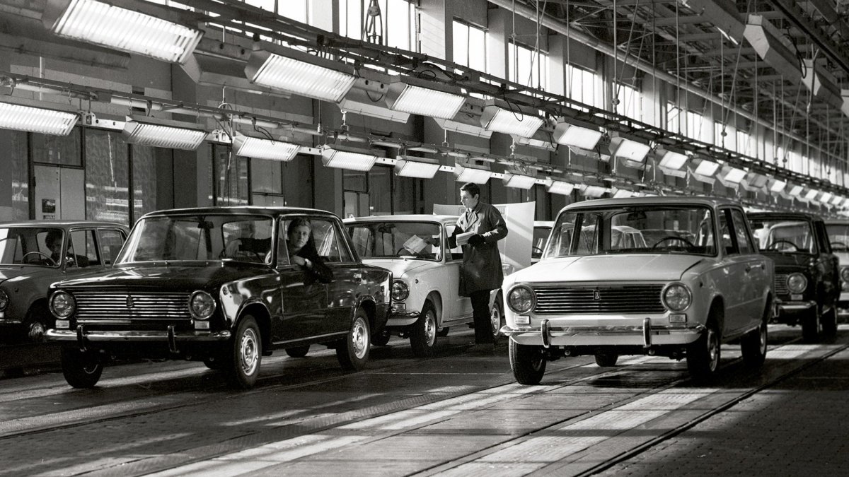 Волжский автомобильный завод в Тольятти 1966