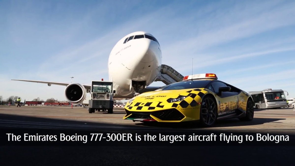 Ламборгини в аэропорту