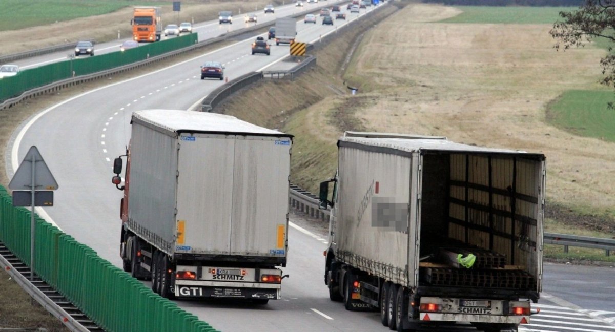 Грузовик на трассе