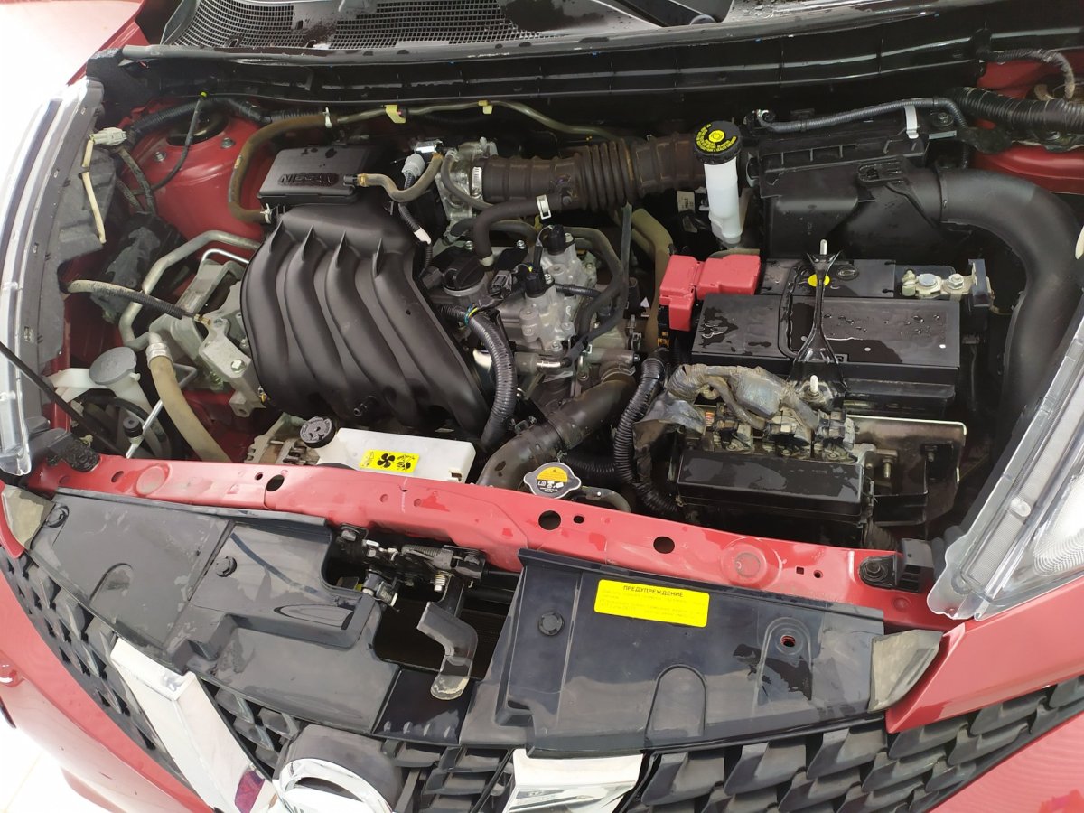 Моторный отсек Ниссан ноут 1.6