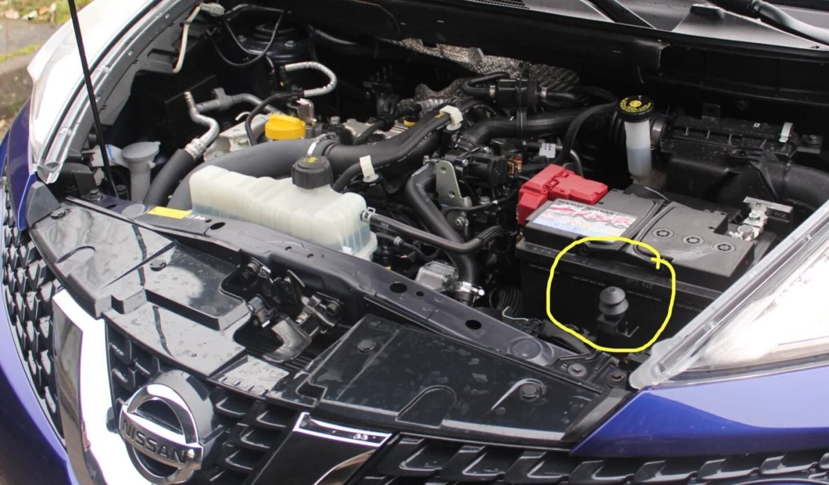 Nissan Juke 2012 АКБ