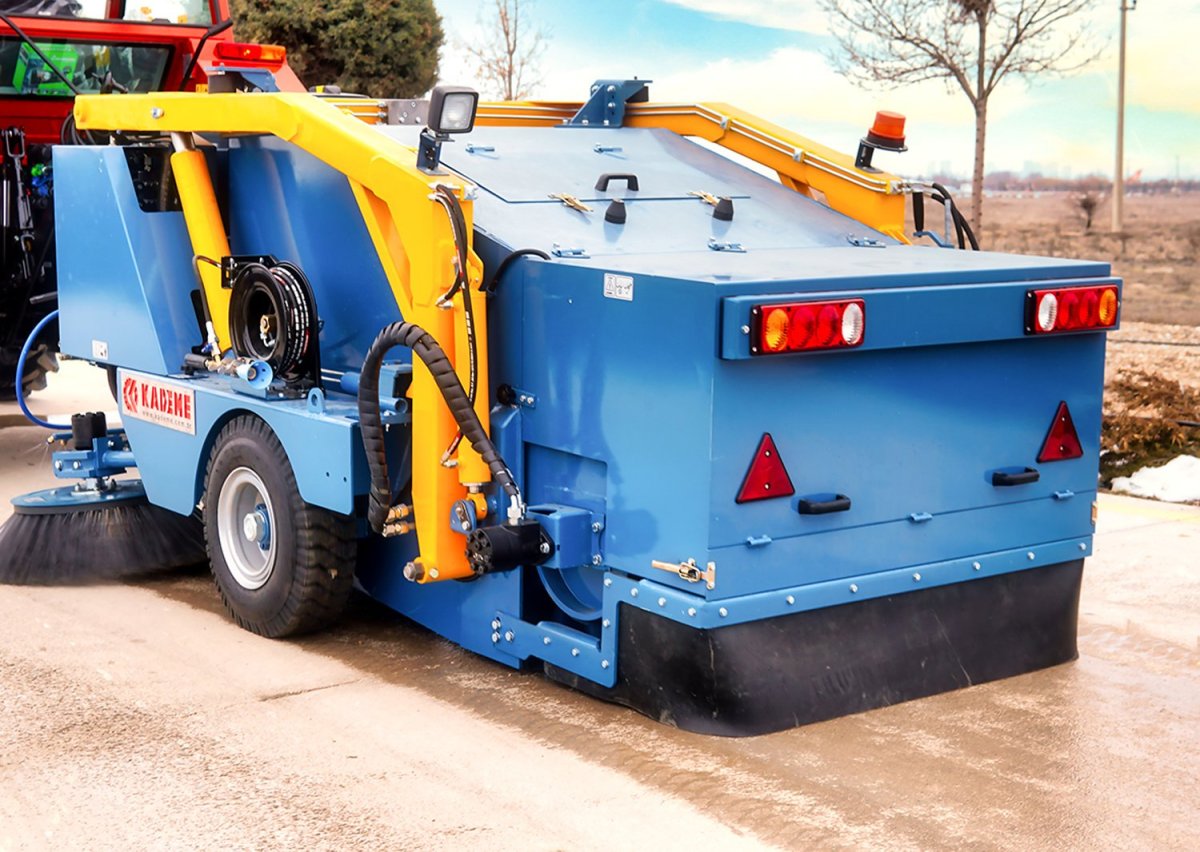 Прицепная уборочная машина