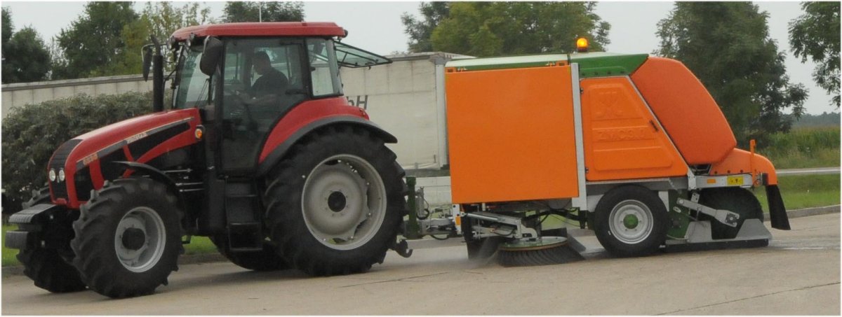 Подметально-уборочный прицеп «Чистогор»