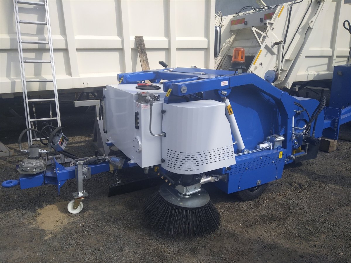 Вакуумная подметально-уборочная машина ustun-el