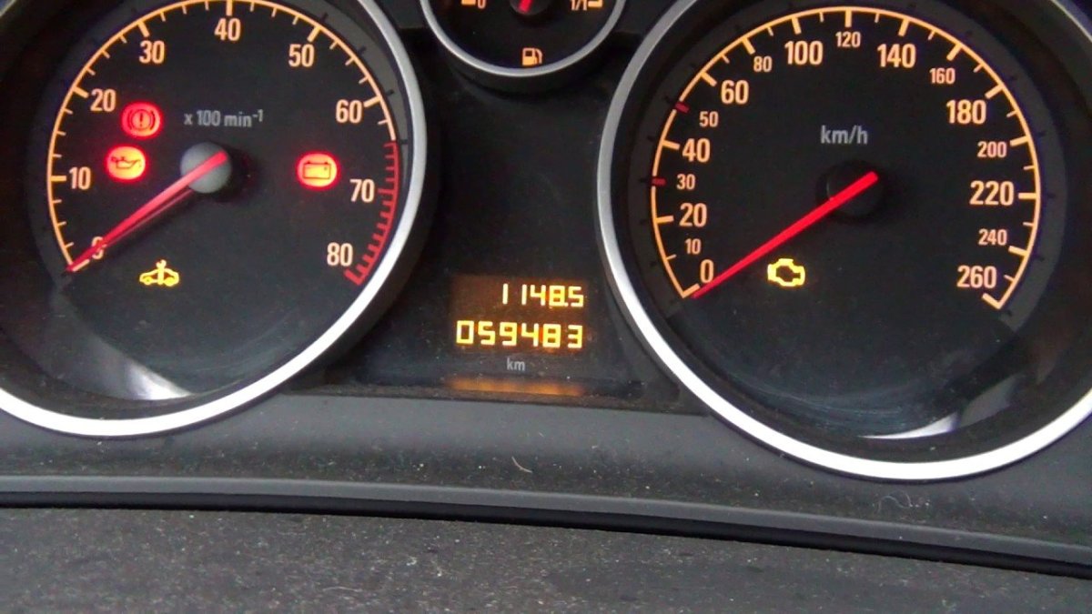 Машинка с ключиком Opel Astra h