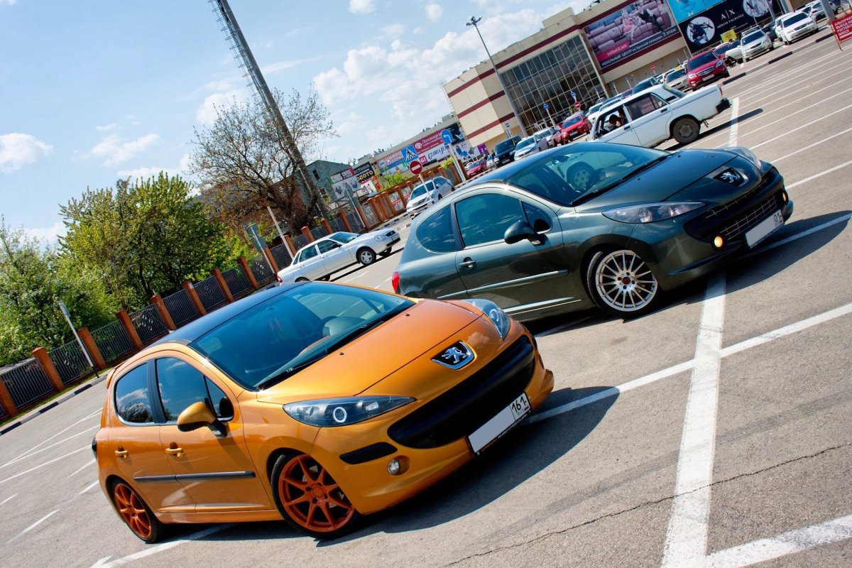 Peugeot 207 оранжевый