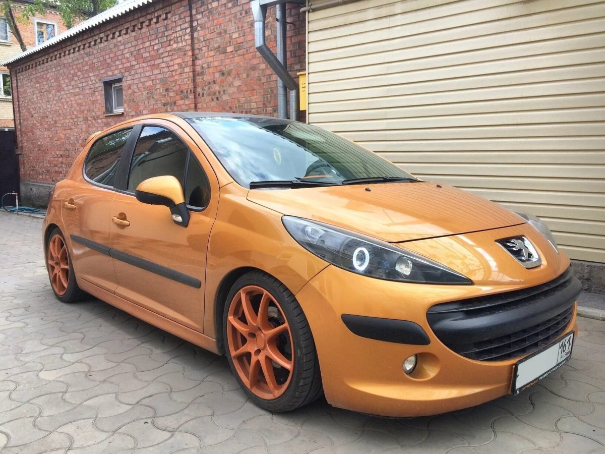 Пежо 207 оранжевый