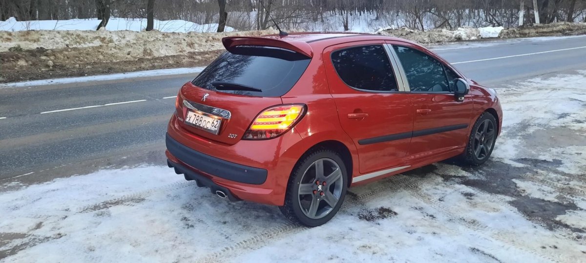 Пежо 207 красный