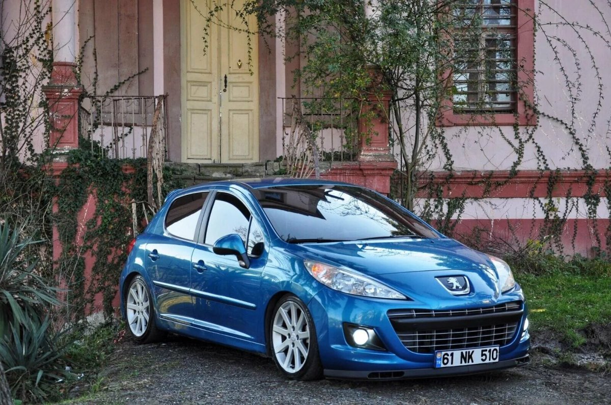 Тюнингованная Пежо 207