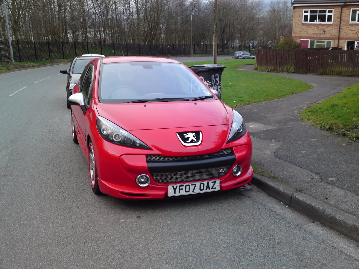 Фара Пежо 207