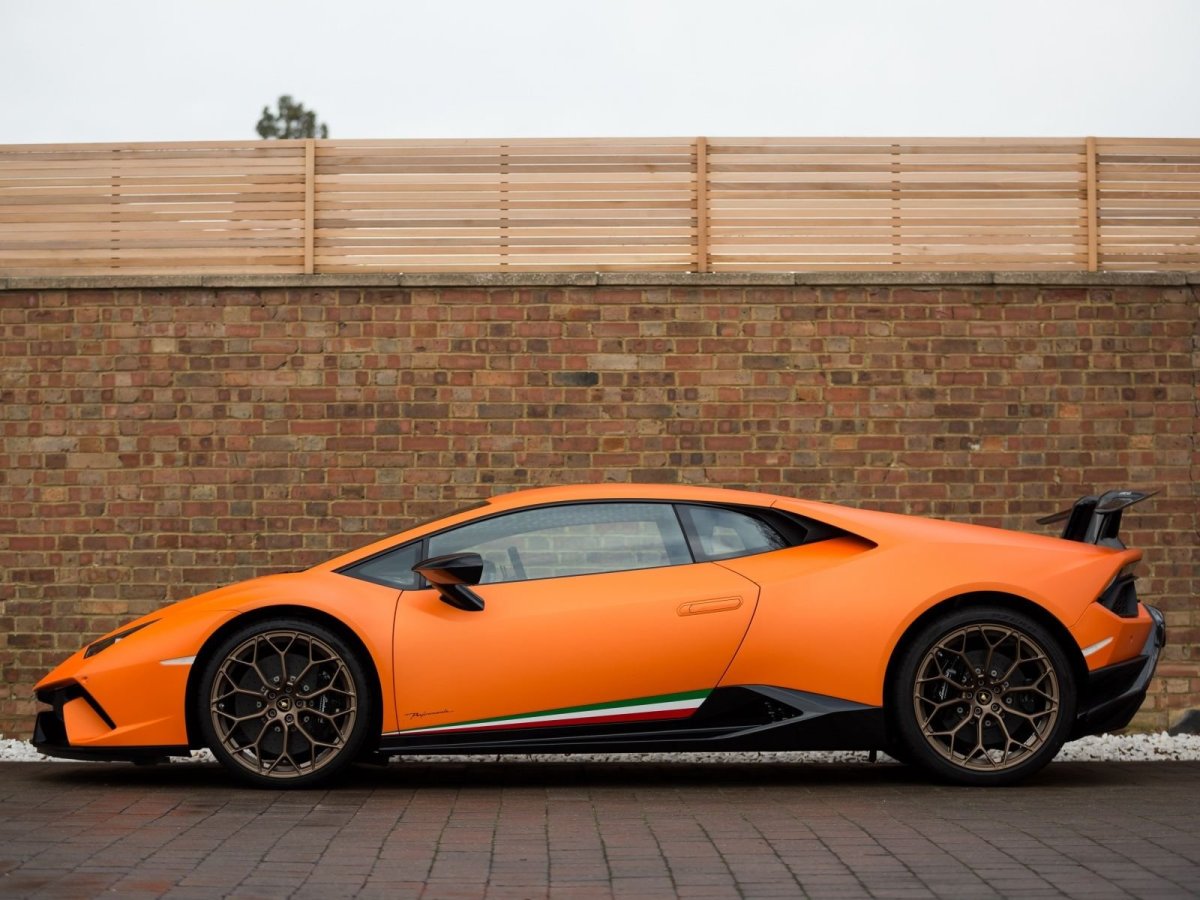 Машины Lamborghini Huracan Performante