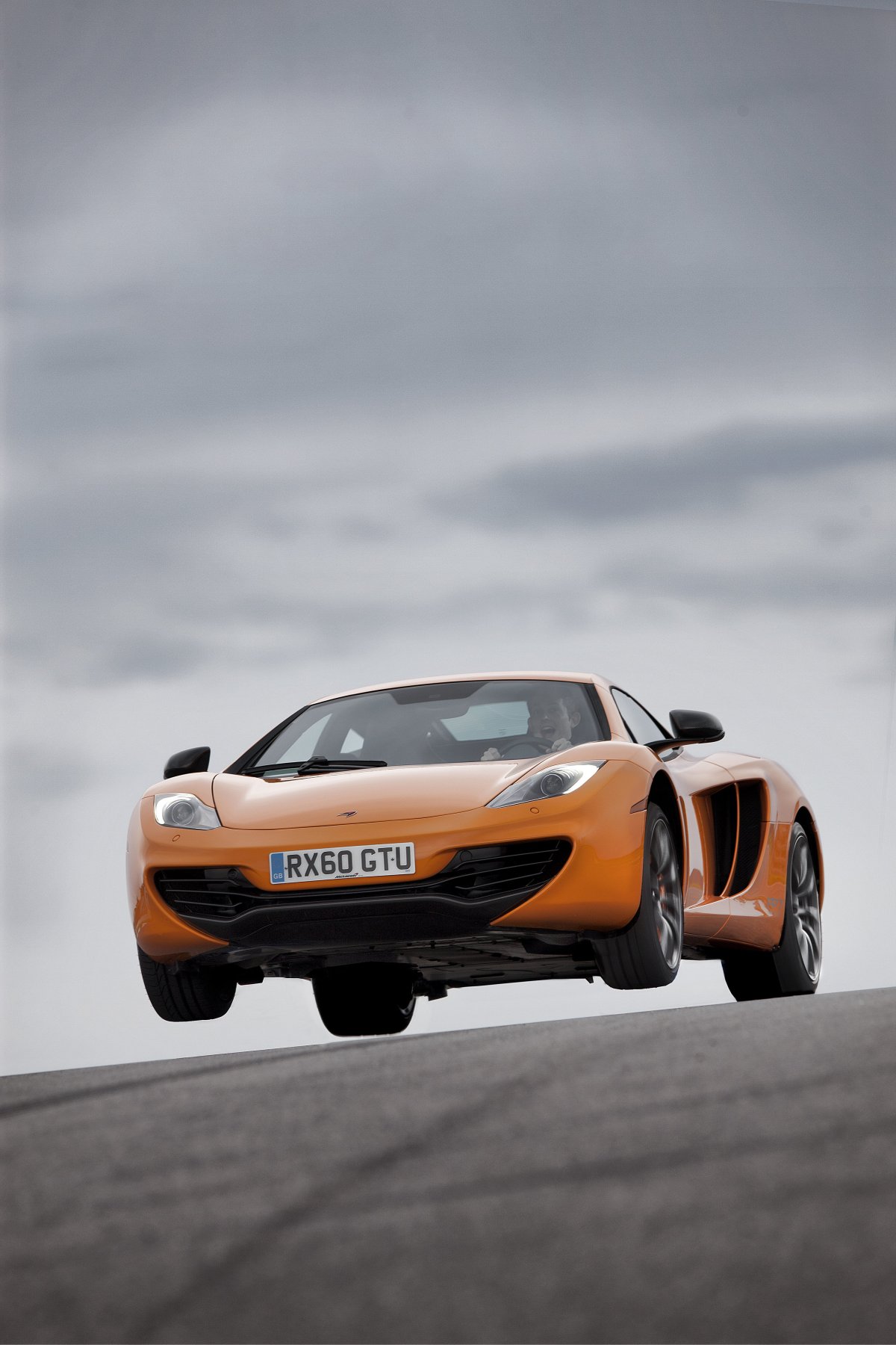 MCLAREN mp4-12c