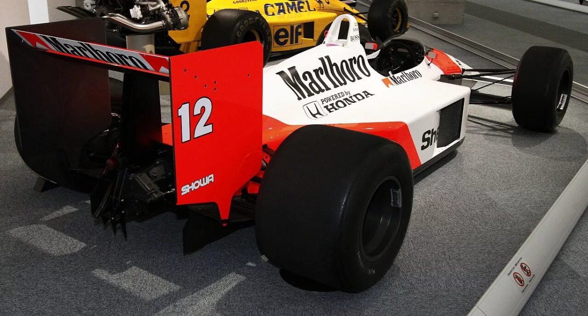 MCLAREN-Honda mp4/4 1988
