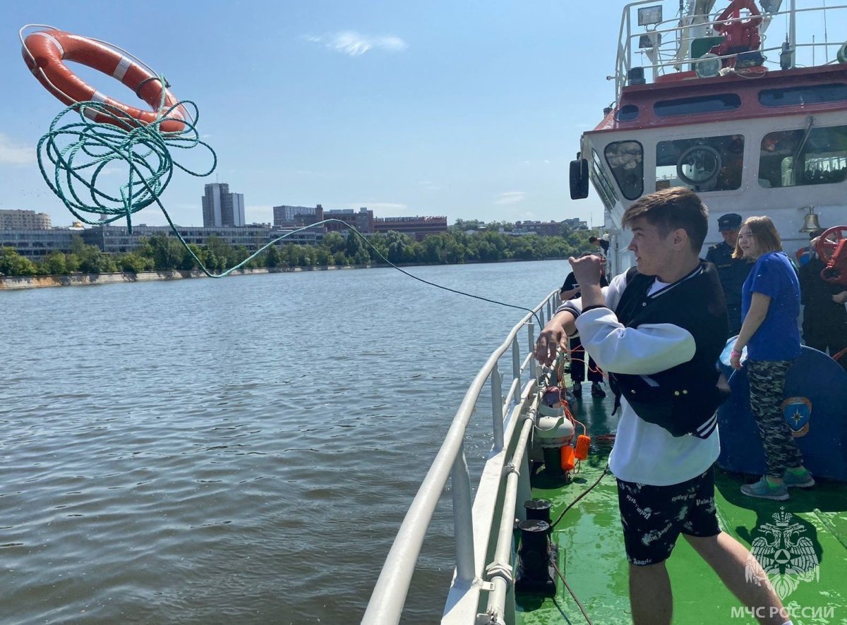 Спасатели на воде