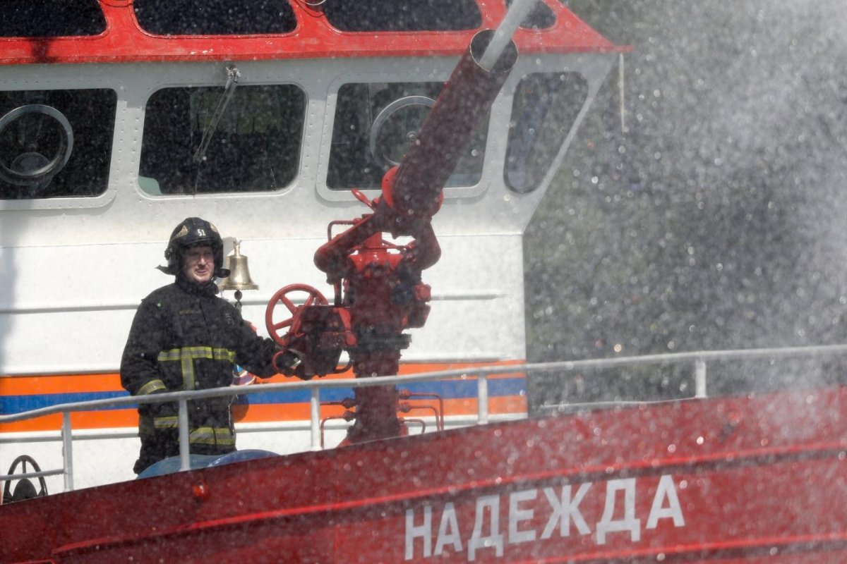 Пожарники с корабля Харламова