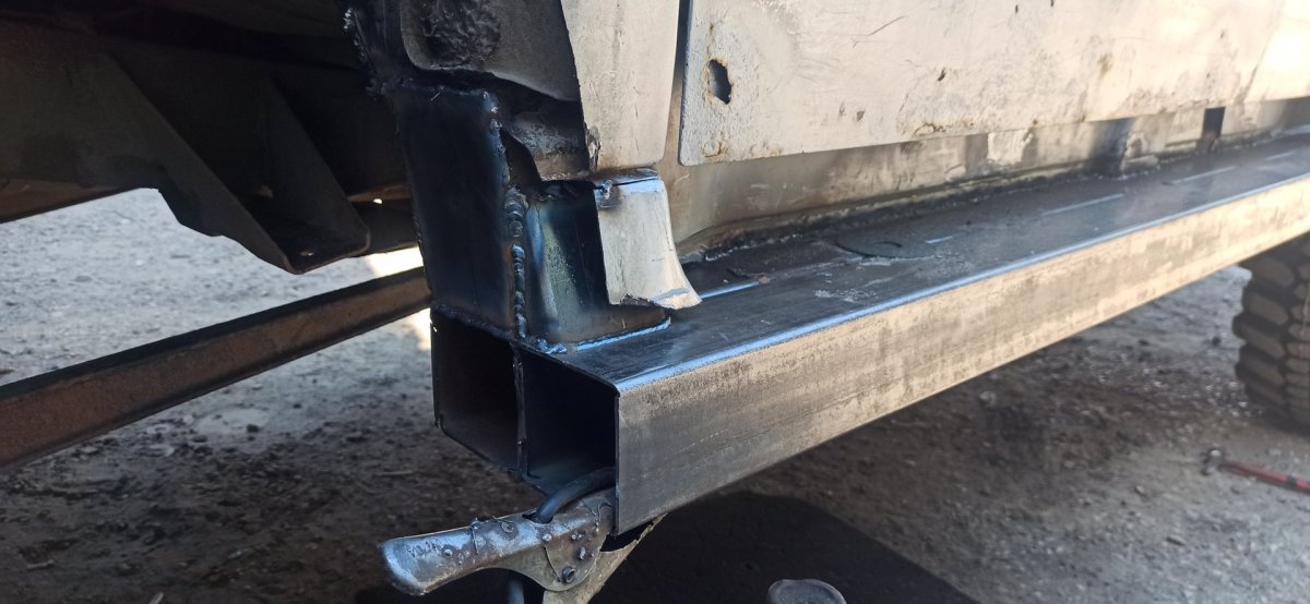 Пороги на УАЗ Патриот из профильной трубы 150х50