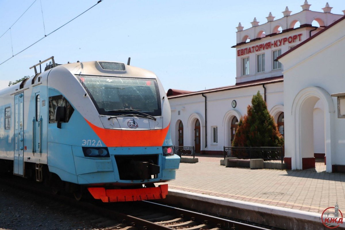 Эп2д на станции Севастополь